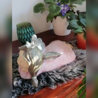 Engel liegend rosa