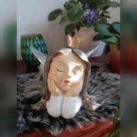 Engel wei&szlig; liegend