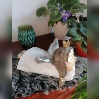 Engel wei&szlig; liegend