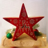 Holzstern Rot mit Hirschmotiv &ndash; Weihnachtsdeko zum Stellen