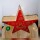 Holzstern Rot mit Hirschmotiv &ndash; Weihnachtsdeko zum Stellen